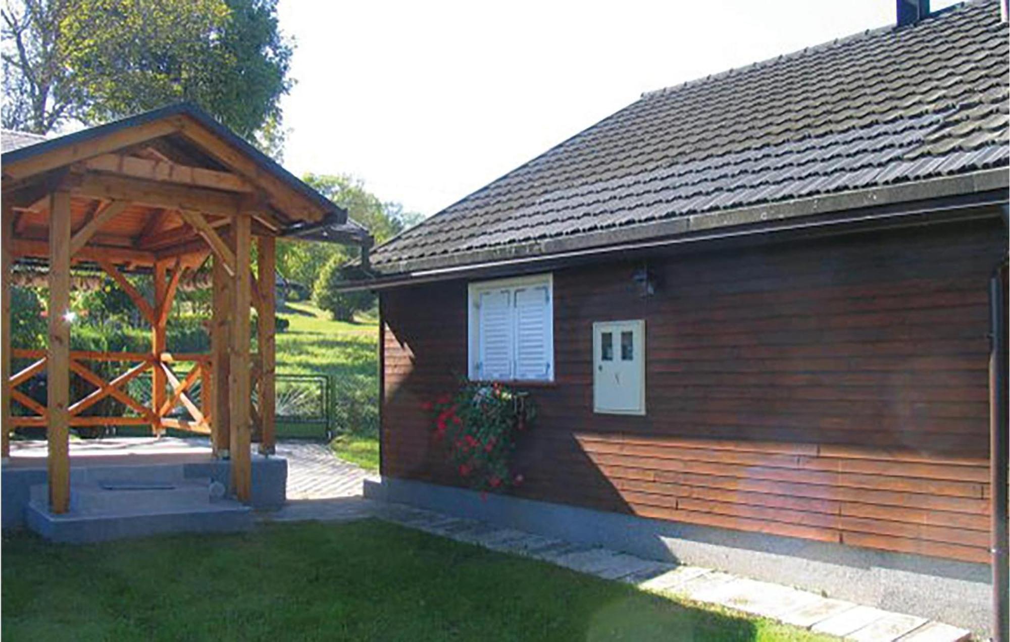 2 Bedroom Cozy Home In Bosiljevo Luaran gambar
